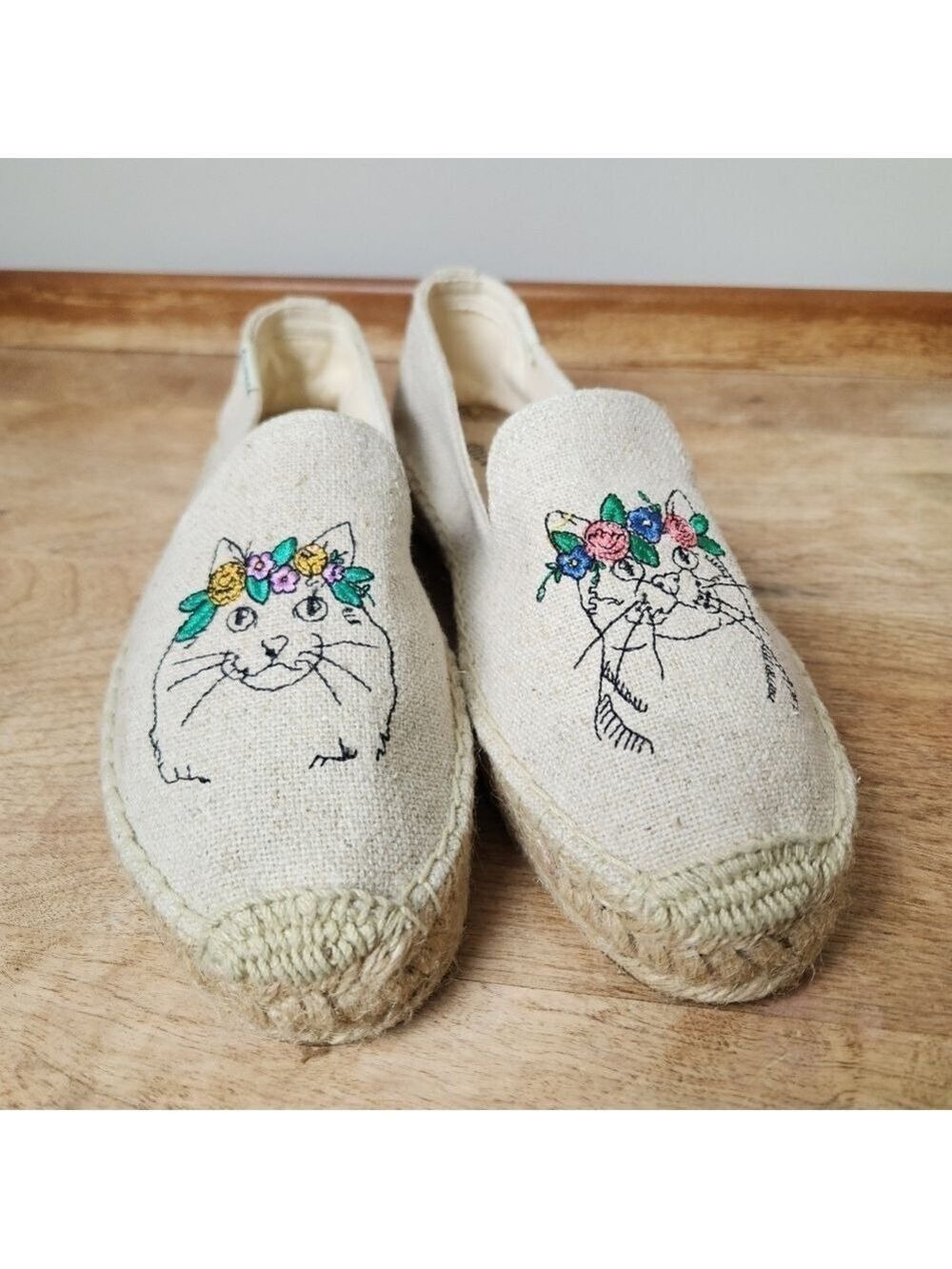 SOLUDOS Spirit Animal Smoking Slipper- Cat Embroidery Sand Size 7 - Picture 2 of 13